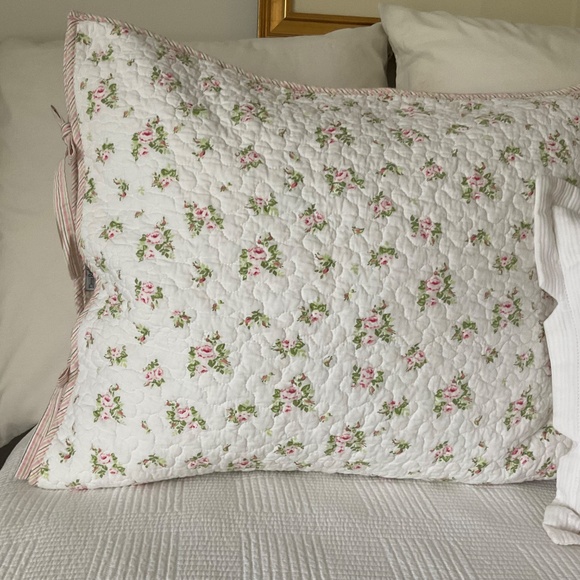 Elena Brunelli Shams Set/2 Quilted Decorative Pillow Covers Butterflies / Roses - Picture 6 of 11